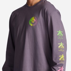 Tejido: Tejido de algodón [160 g / m2] Cuello: Cuello redondo Mangas: Mangas largas Marca: serigrafía con tinta suave Otras características: etiqueta en el cuello sellada con calor Composición 100% algodón